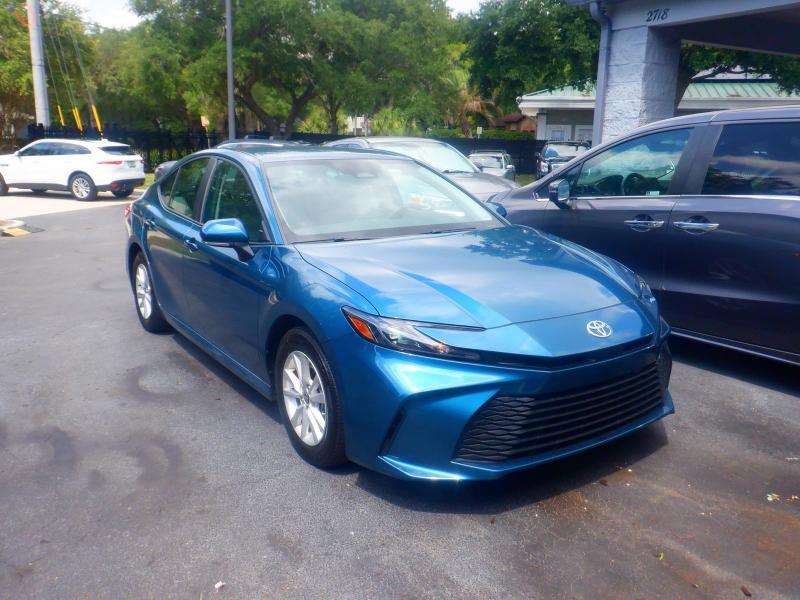 Toyota Camry Hybrid LE 2025