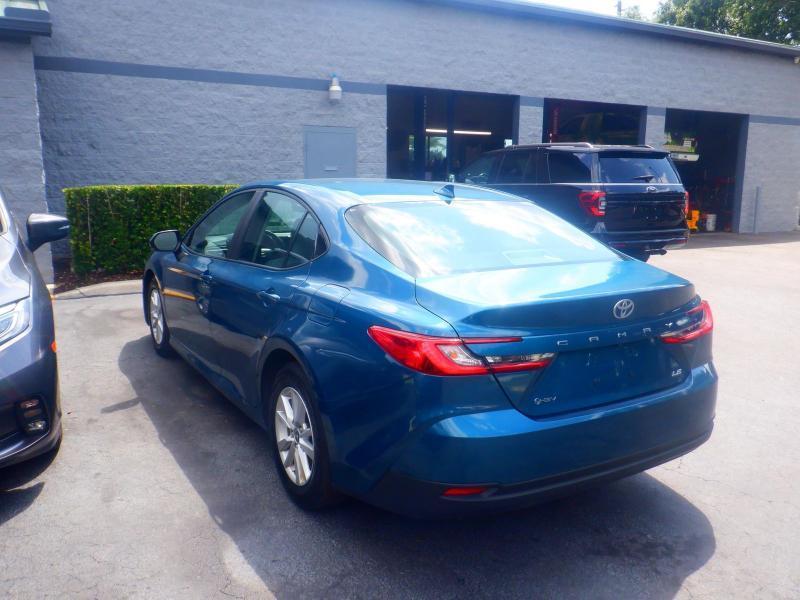 Toyota Camry Hybrid LE 2025