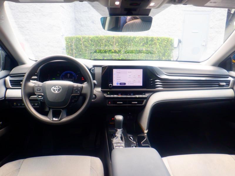 Toyota Camry Hybrid LE 2025