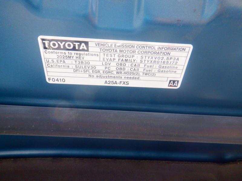 Toyota Camry Hybrid LE 2025