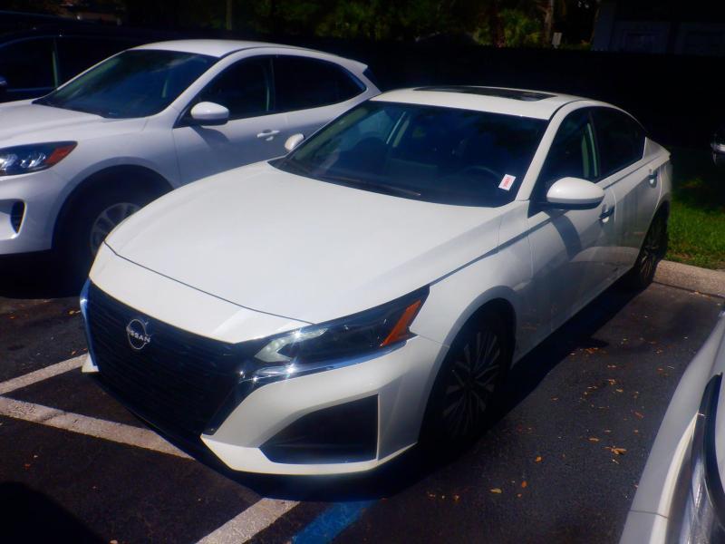 Nissan Altima  2024