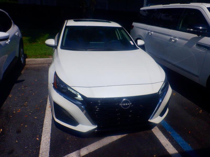 Nissan Altima  2024