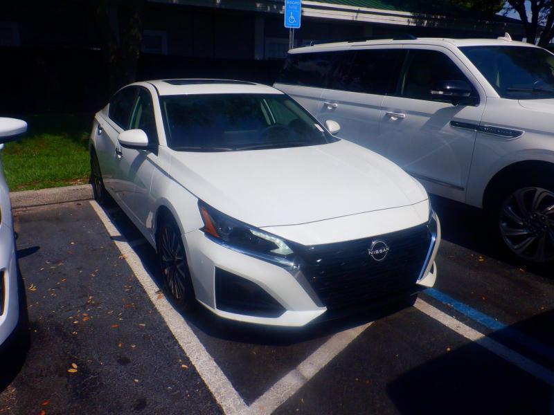 Nissan Altima  2024
