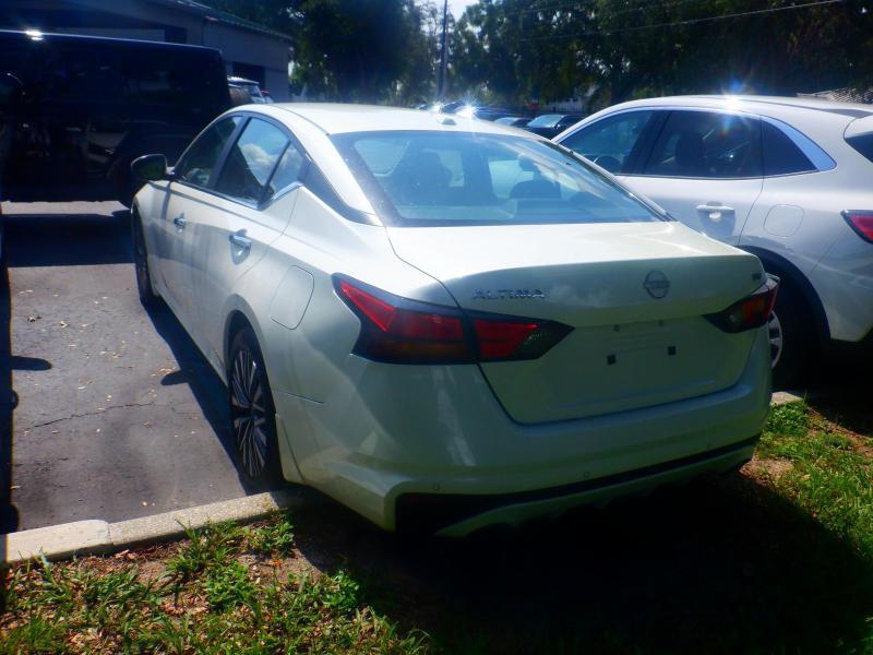 Nissan Altima  2024