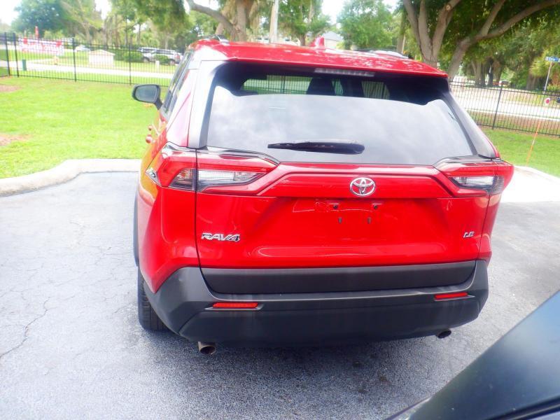 Toyota RAV4 LE 2020
