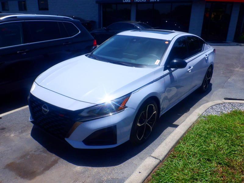Nissan Altima  2024