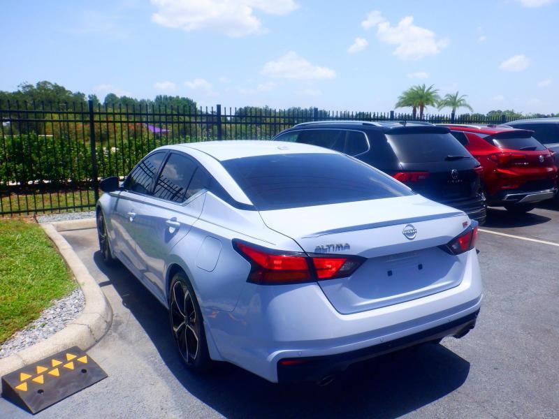 Nissan Altima  2024