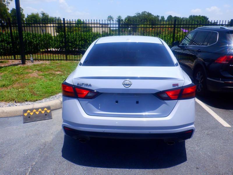 Nissan Altima  2024