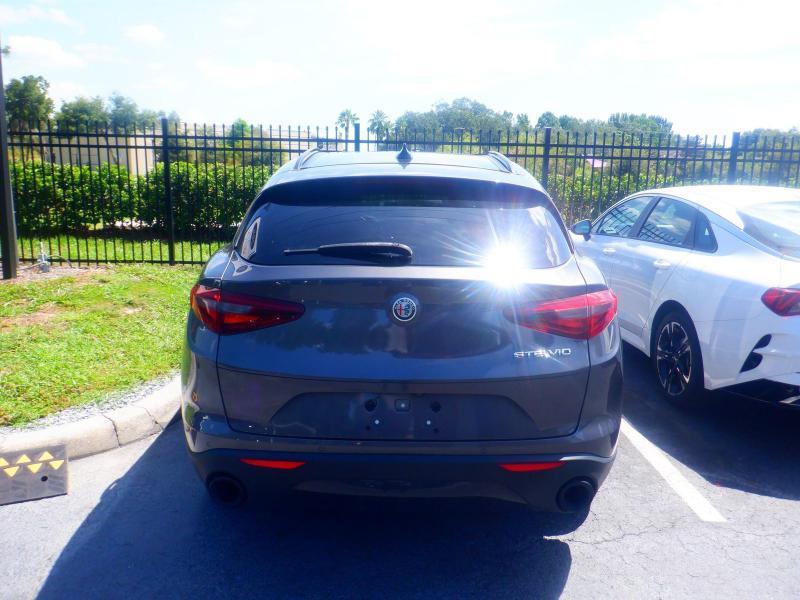 Alfa Romeo Stelvio  2023