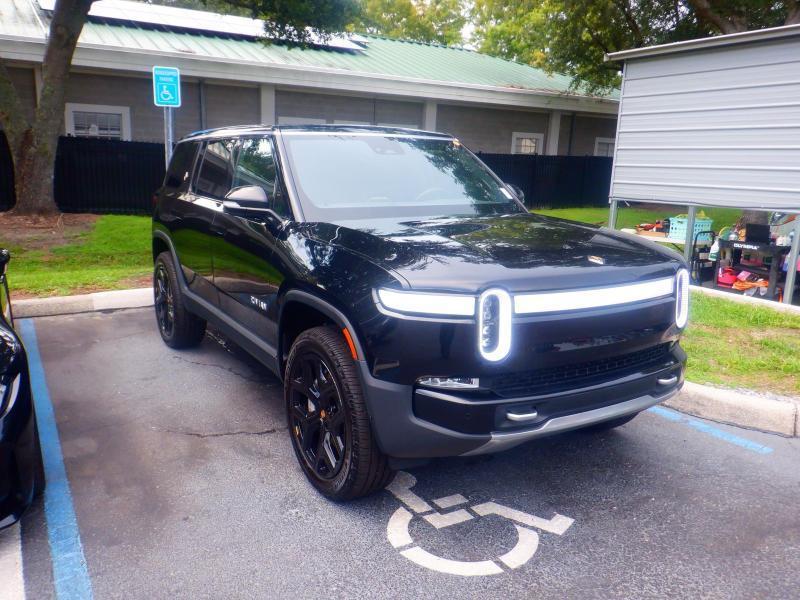 Rivian R1S  2024