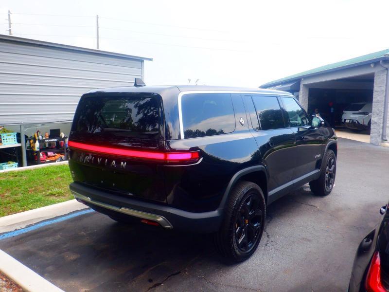 Rivian R1S  2024