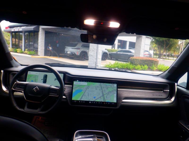 Rivian R1S  2024