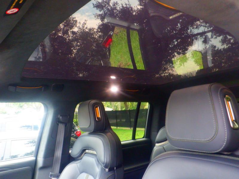 Rivian R1S  2024