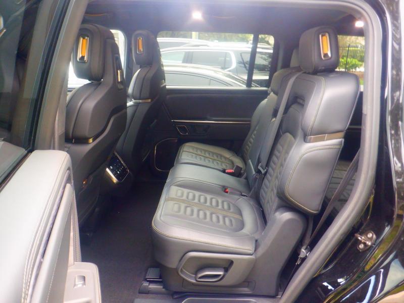 Rivian R1S  2024