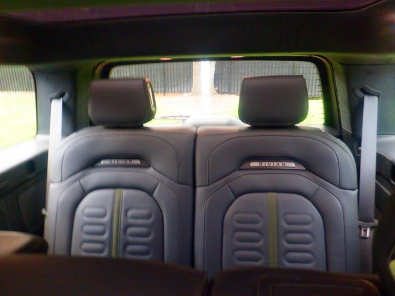 Rivian R1S  2024