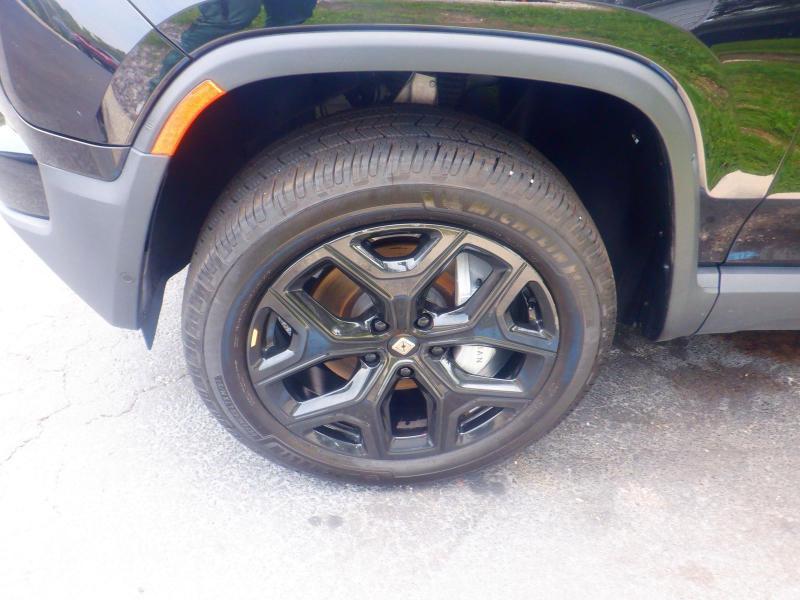Rivian R1S  2024
