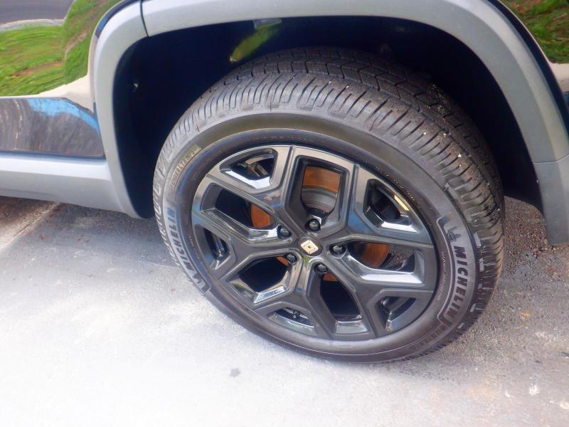 Rivian R1S  2024