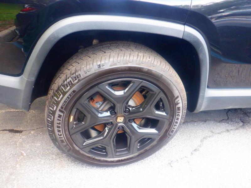 Rivian R1S  2024