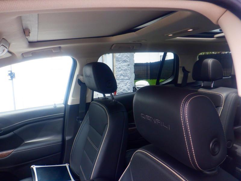 GMC Acadia Denali AWD 2023