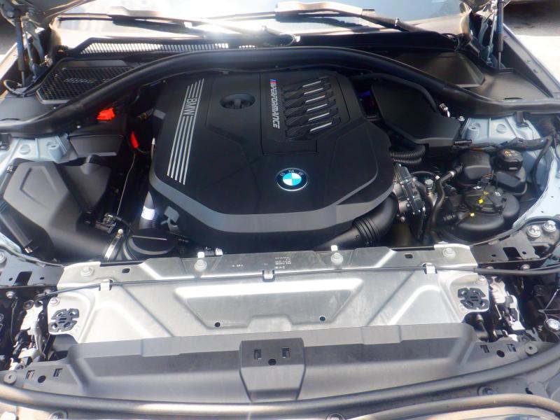 BMW 3-Series  2024