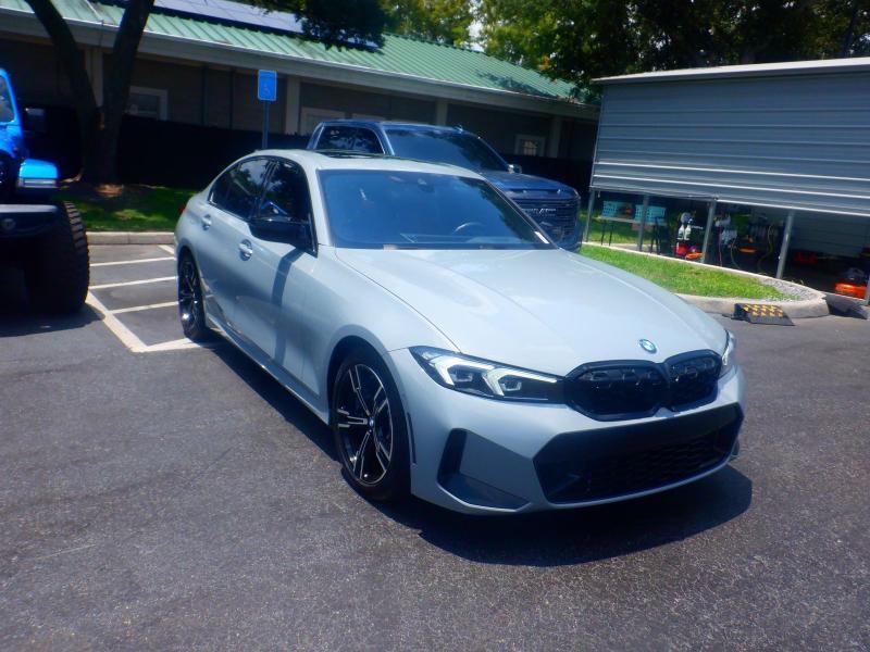 BMW 3-Series  2024