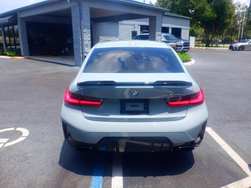 BMW 3-Series  2024