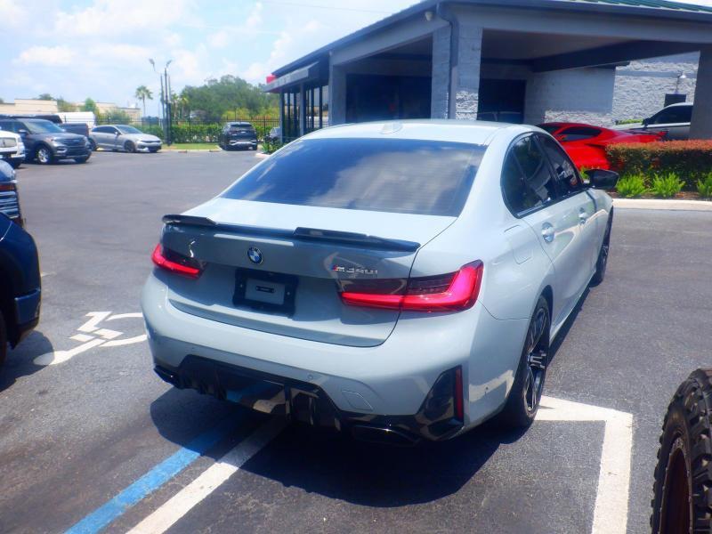 BMW 3-Series  2024
