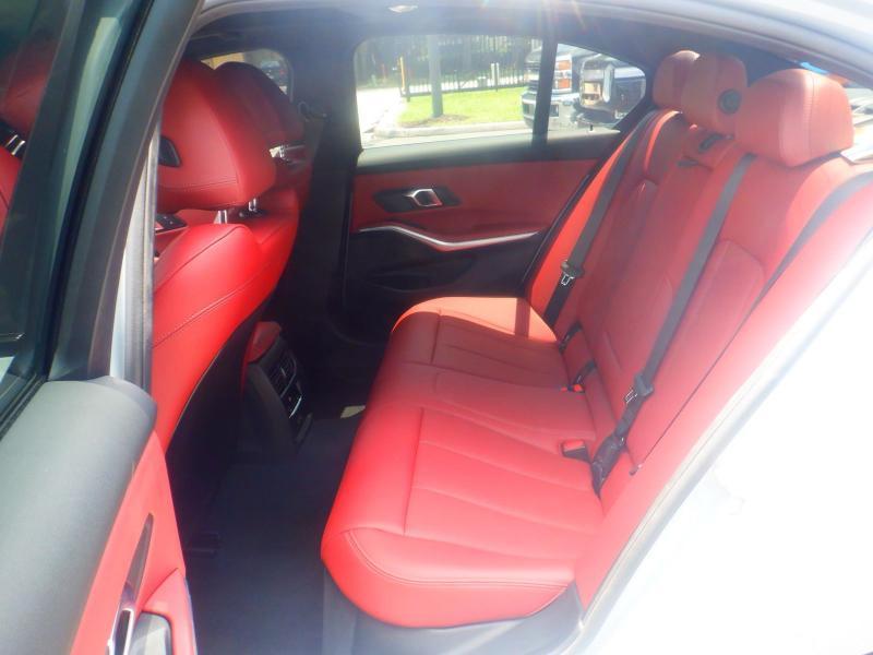 BMW 3-Series  2024