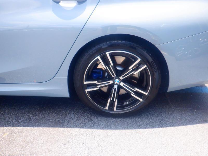 BMW 3-Series  2024