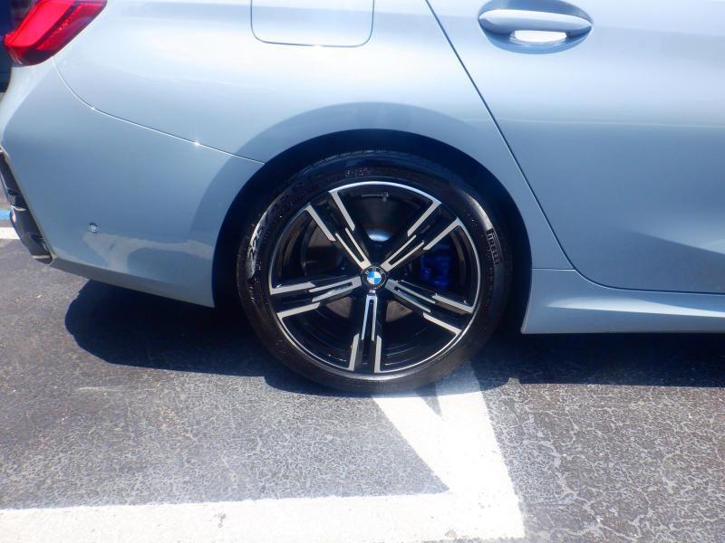 BMW 3-Series  2024