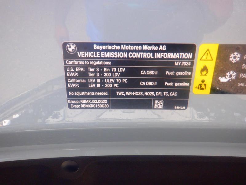 BMW 3-Series  2024