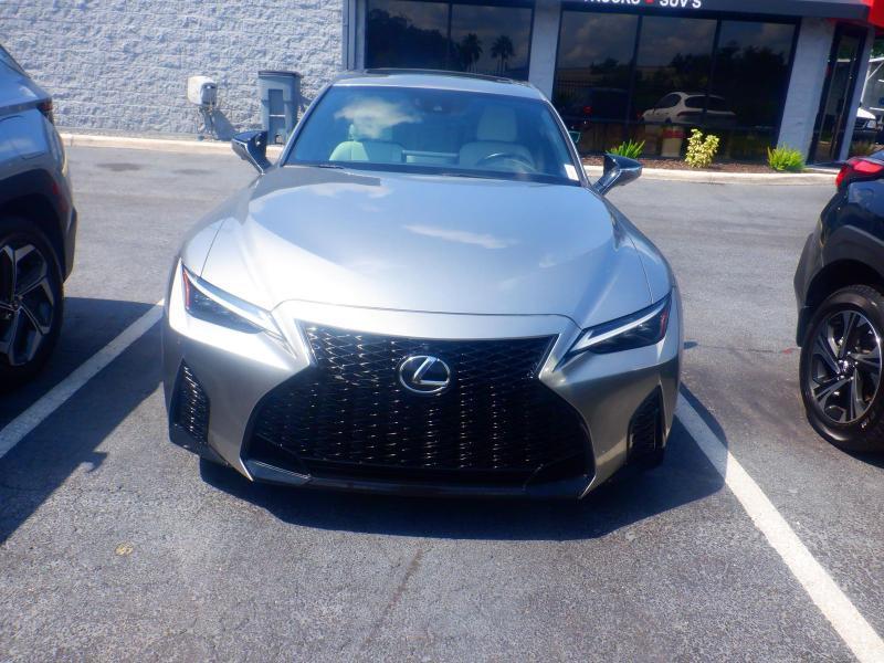 Lexus IS  2022