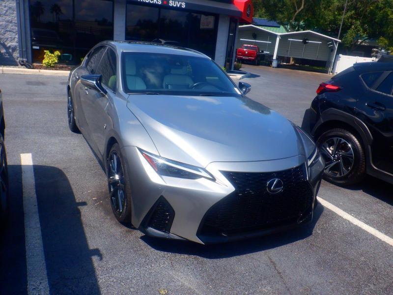 Lexus IS  2022