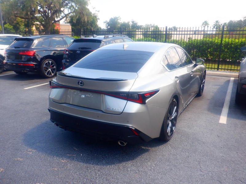 Lexus IS  2022