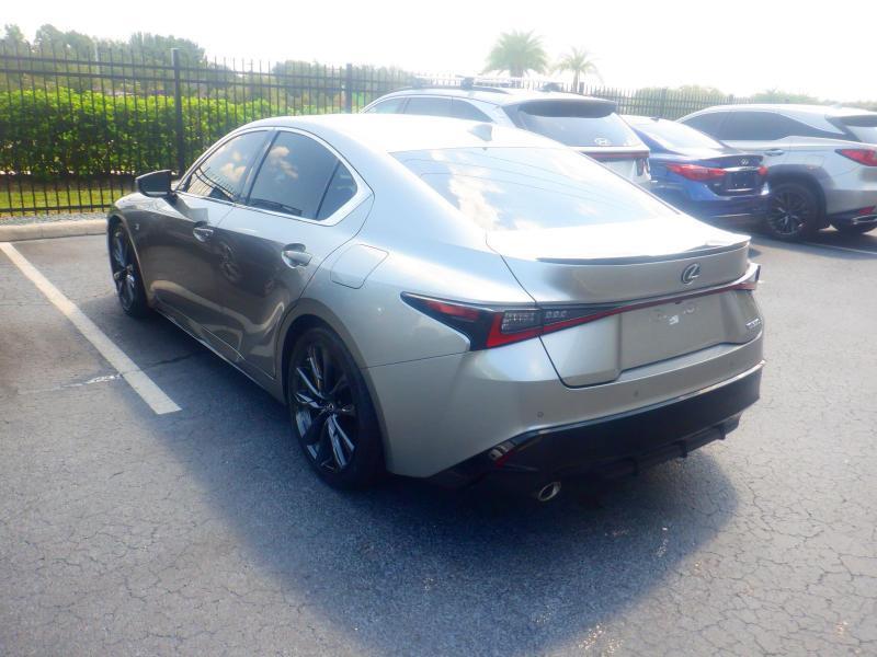 Lexus IS  2022