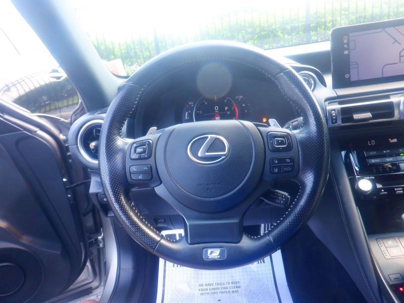 Lexus IS  2022