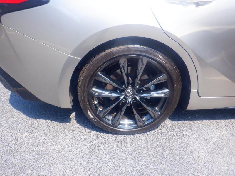 Lexus IS  2022
