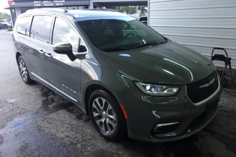 Chrysler Pacifica Hybrid  2023