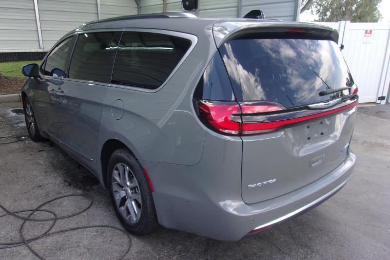 Chrysler Pacifica Hybrid  2023