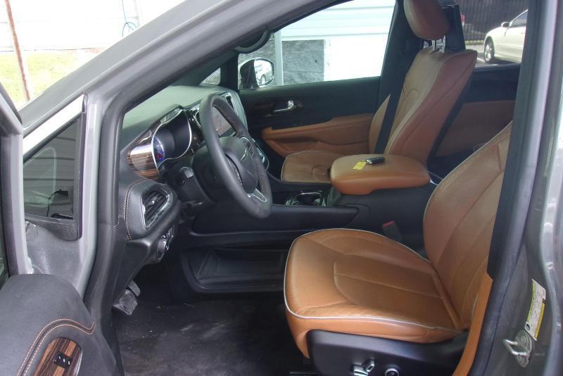 Chrysler Pacifica Hybrid  2023