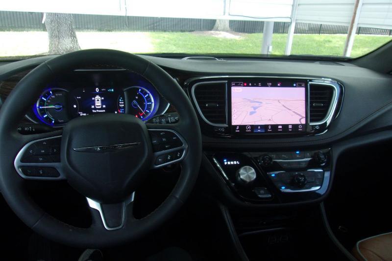 Chrysler Pacifica Hybrid  2023