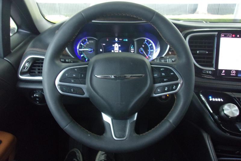 Chrysler Pacifica Hybrid  2023