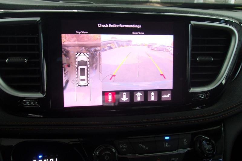 Chrysler Pacifica Hybrid  2023