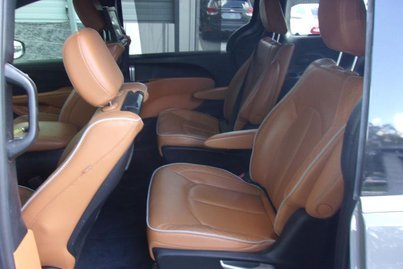 Chrysler Pacifica Hybrid  2023