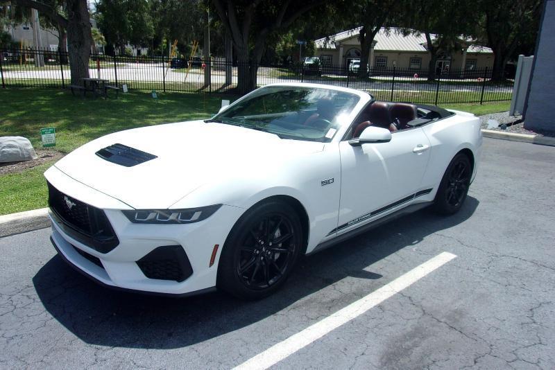 Ford Mustang  2025