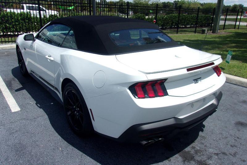 Ford Mustang  2025
