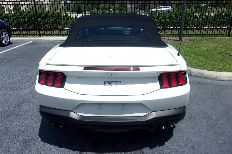 Ford Mustang  2025