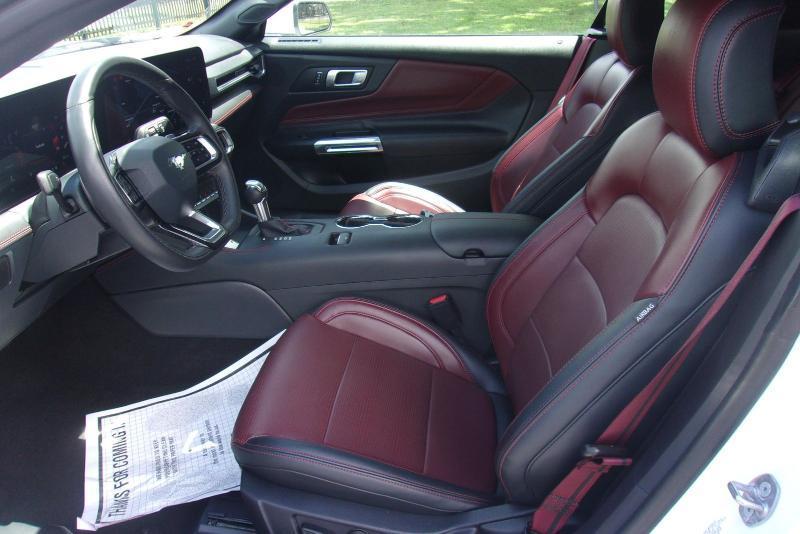 Ford Mustang  2025
