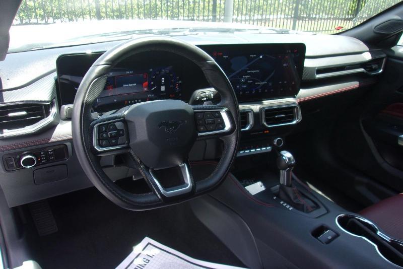 Ford Mustang  2025