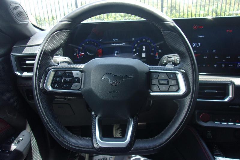 Ford Mustang  2025